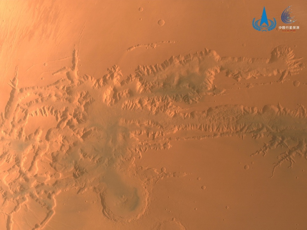 Tàu vũ trụ Trung Quốc chụp được hình ảnh toàn bộ sao Hỏa - Ảnh 3.