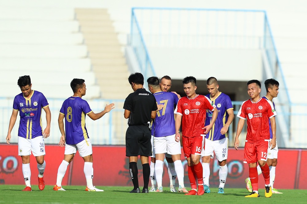 TRỰC TIẾP TỨ HÙNG Viettel 0-1 Hà Nội FC: Ngoại binh bùng nổ, Hà Nội FC ghi bàn từ quá sớm! - Ảnh 2.