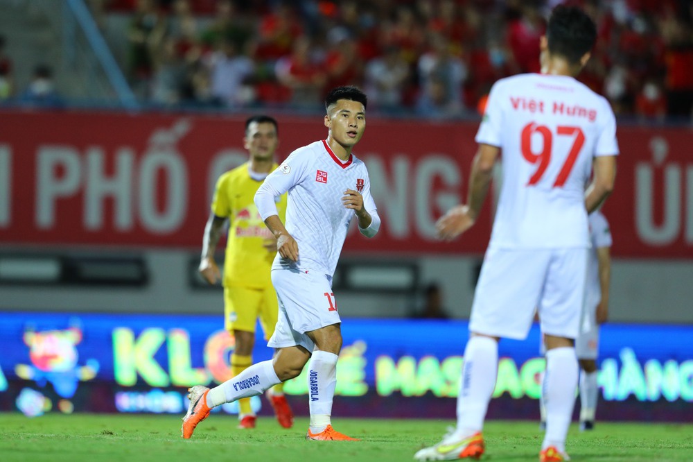 TRỰC TIẾP Hải Phòng 3-0 HAGL: Người cũ và lính đánh thuê liên tục trừng phạt HAGL - Ảnh 1.