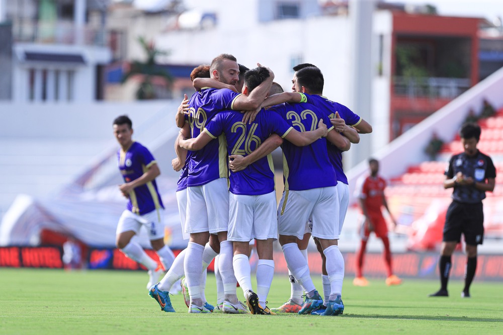 TRỰC TIẾP TỨ HÙNG Viettel 0-1 Hà Nội FC: Ngoại binh bùng nổ, Hà Nội FC ghi bàn từ quá sớm! - Ảnh 2.