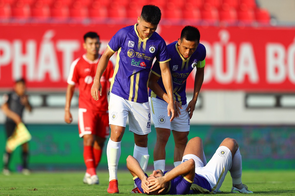 TRỰC TIẾP Viettel 0-4 Hà Nội FC: Trò cưng thầy Park ghi bàn, Hà Nội FC vùi dập kình địch - Ảnh 2.