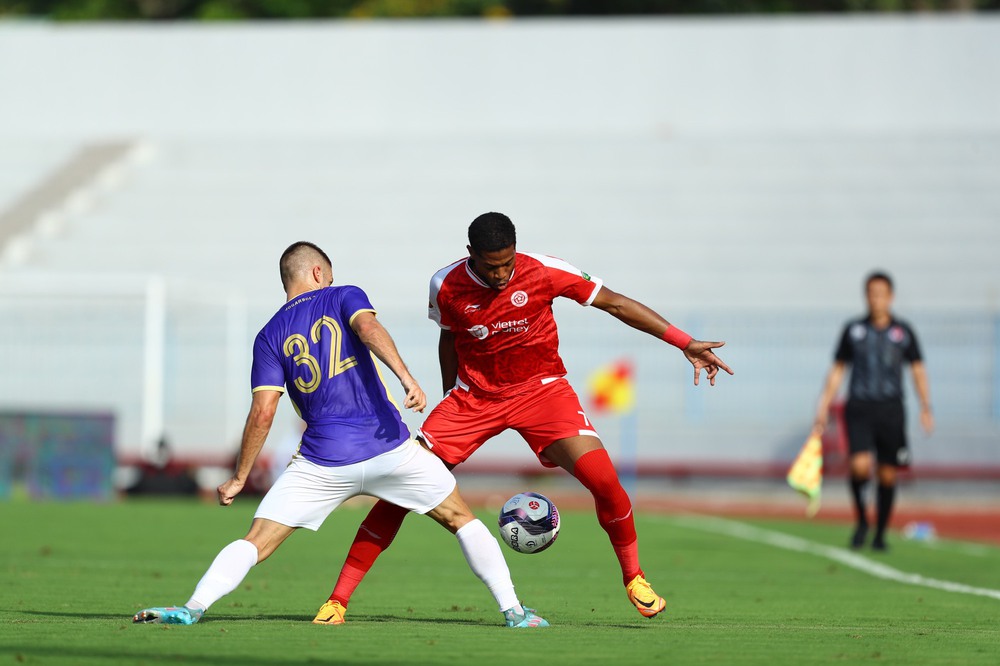 TRỰC TIẾP TỨ HÙNG Viettel 0-1 Hà Nội FC: Ngoại binh bùng nổ, Hà Nội FC ghi bàn từ quá sớm! - Ảnh 2.