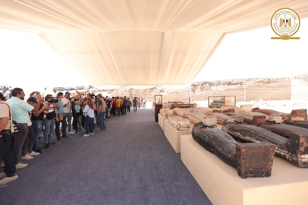 Discovered hundreds of coffins containing 2,500-year-old Egyptian mummies - Photo 3.
