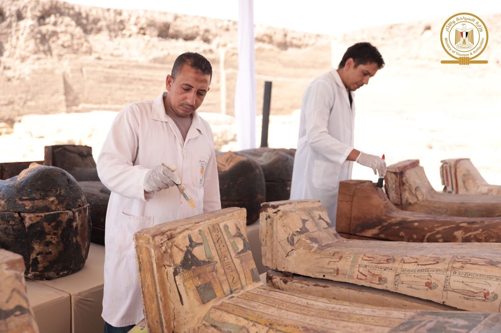 Discovered hundreds of coffins containing 2,500-year-old Egyptian mummies - Photo 4.