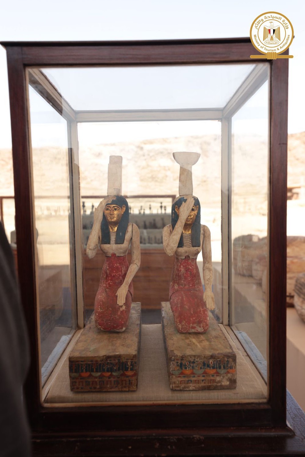 Discovered hundreds of coffins containing 2,500-year-old Egyptian mummies - Photo 6.