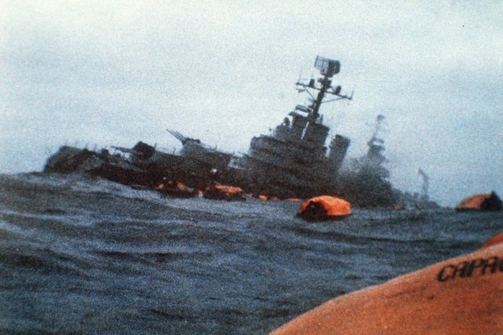 Soái hạm Moskva chìm gợi lại những trận hải chiến khốc liệt từ Thế chiến 2  - Ảnh 4.