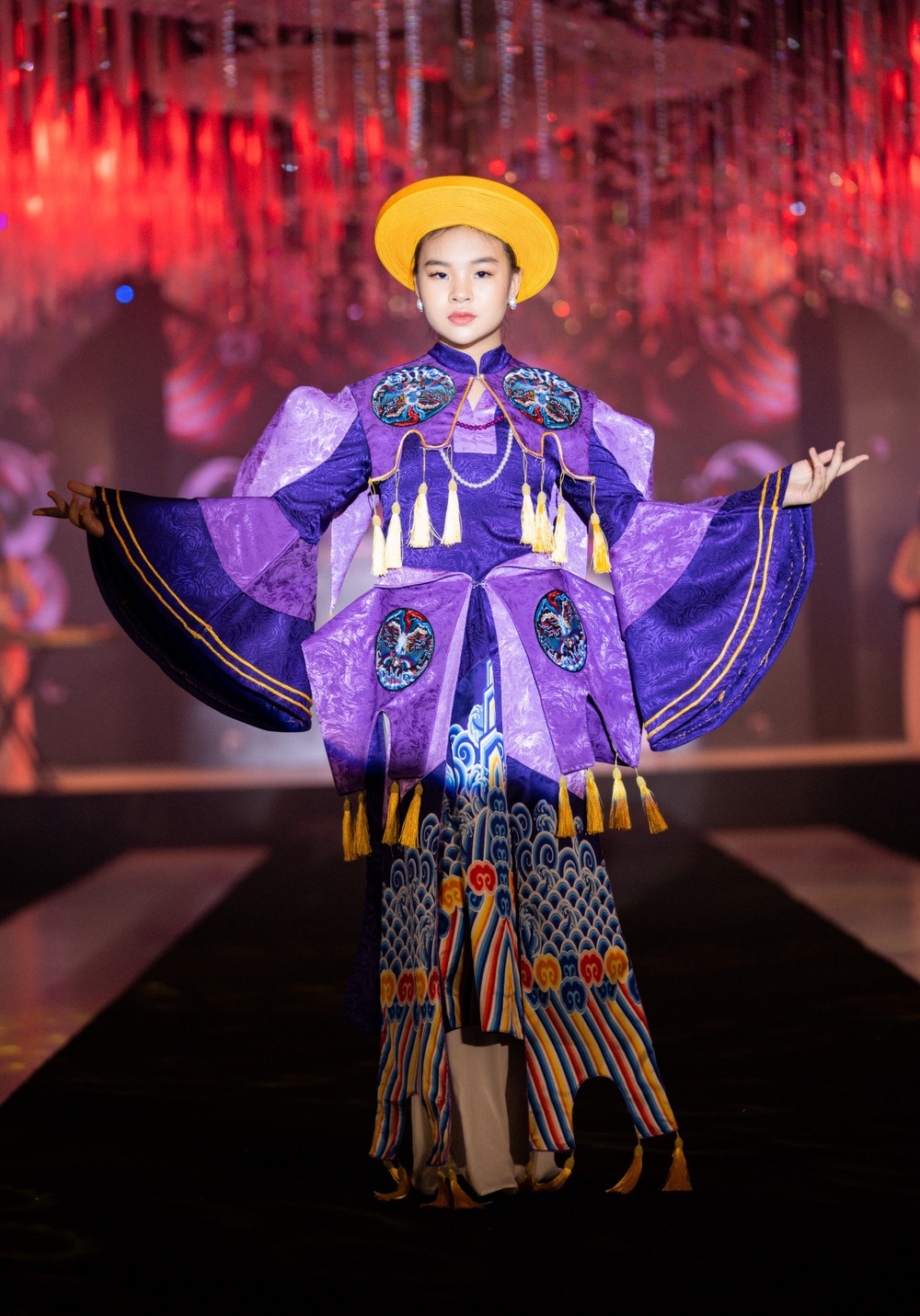 1.000 người mẫu hội tụ tại Vietnam International Fashion Tour - Ảnh 3.