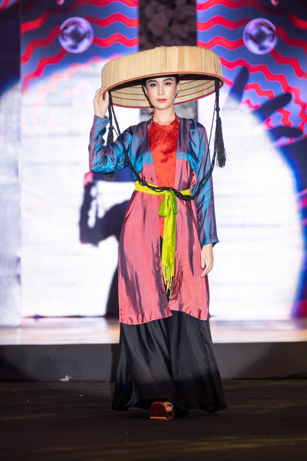 1.000 người mẫu hội tụ tại Vietnam International Fashion Tour - Ảnh 6.