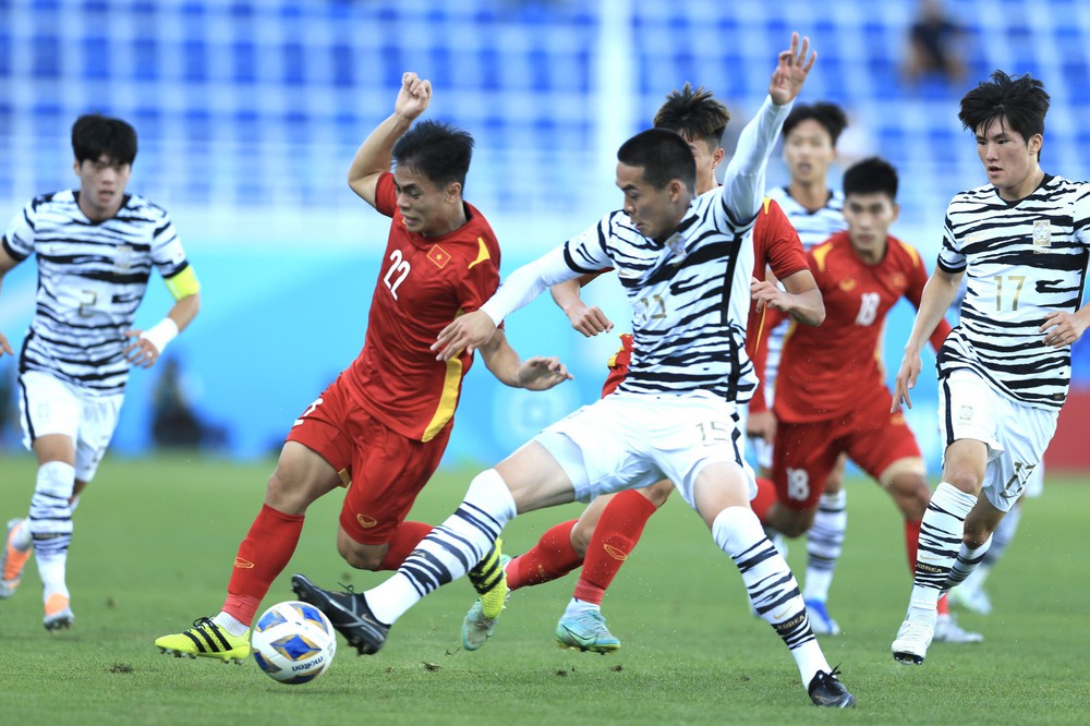 Tạo địa chấn ngày U23 Hàn Quốc dính thẻ đỏ, U23 Việt Nam mở toang cánh cửa vào tứ kết - Ảnh 1.