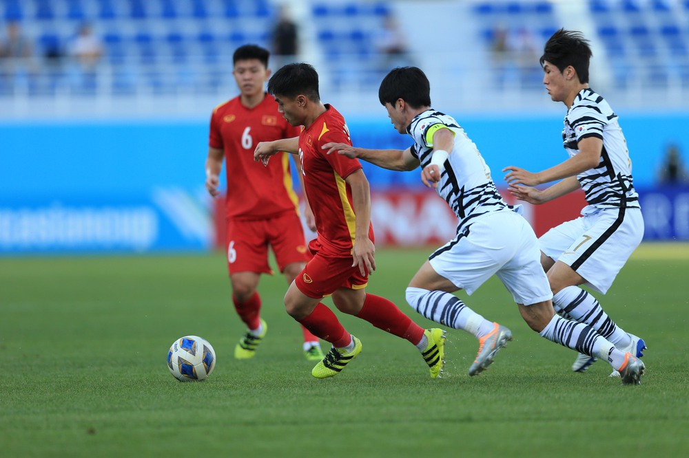 Tạo địa chấn ngày U23 Hàn Quốc dính thẻ đỏ, U23 Việt Nam mở toang cánh cửa vào tứ kết - Ảnh 1.