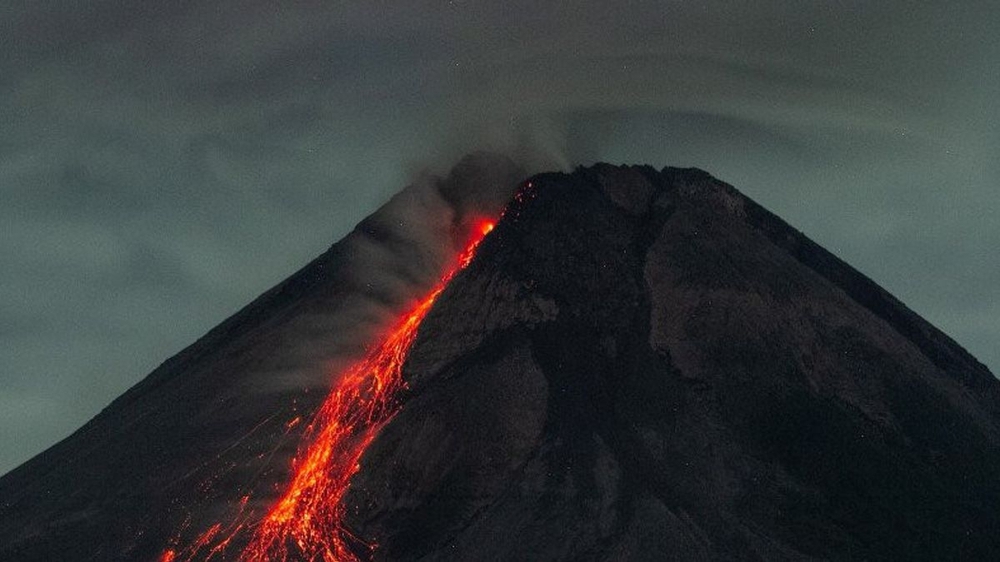 Hơn 100 vụ lở tuyết xảy ra tại núi lửa Merapi ở Indonesia - Ảnh 1.