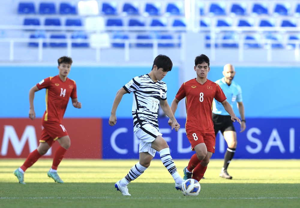 TRỰC TIẾP U23 Việt Nam 0-0 U23 Hàn Quốc: U23 Hàn Quốc dồn lên tấn công ngay từ đầu - Ảnh 1.