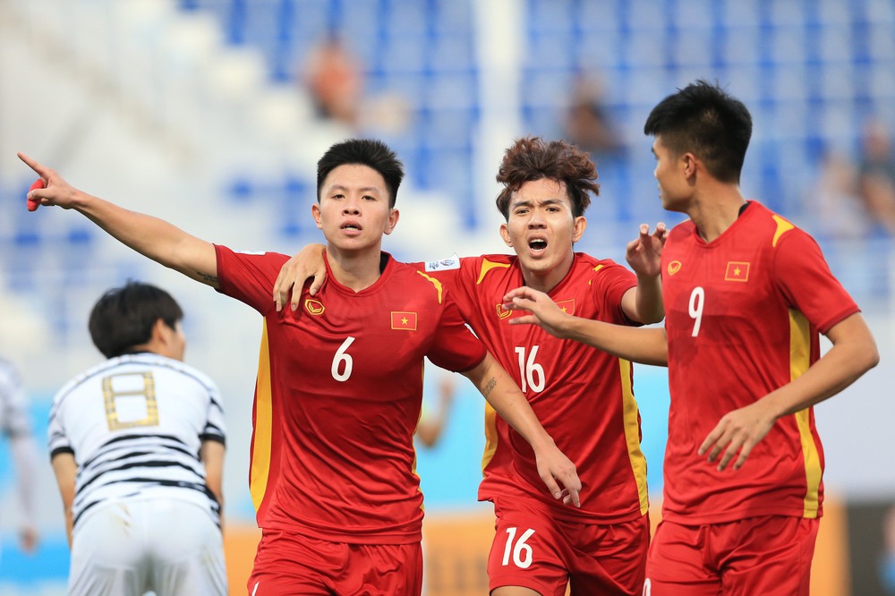 TRỰC TIẾP U23 Việt Nam 1-1 U23 Hàn Quốc: Tiến Long sút bóng trái phá san bằng tỉ số - Ảnh 1.