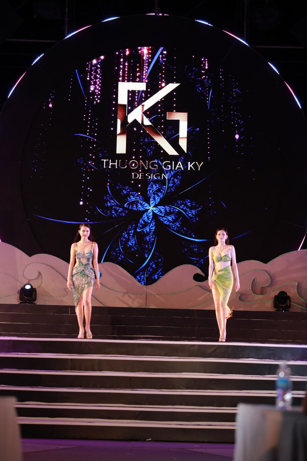 Á hậu Đặng Thanh Ngân và á khôi Phương Thanh catwalk ấn tượng - Ảnh 6.