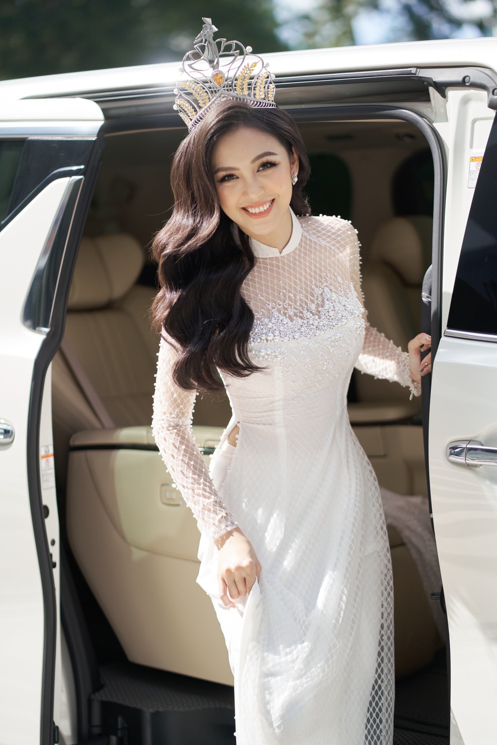 Hoa khôi Hải Yến xuất hiện xinh đẹp với áo dài trắng tại sự kiện - Ảnh 1.