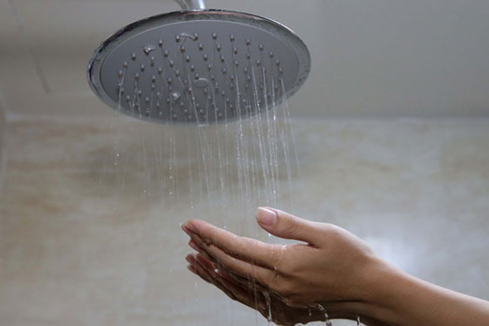 Đừng để đổ bệnh vì... tắm - Ảnh 1. Đừng để đổ bệnh vì... tắm - Ảnh 1.