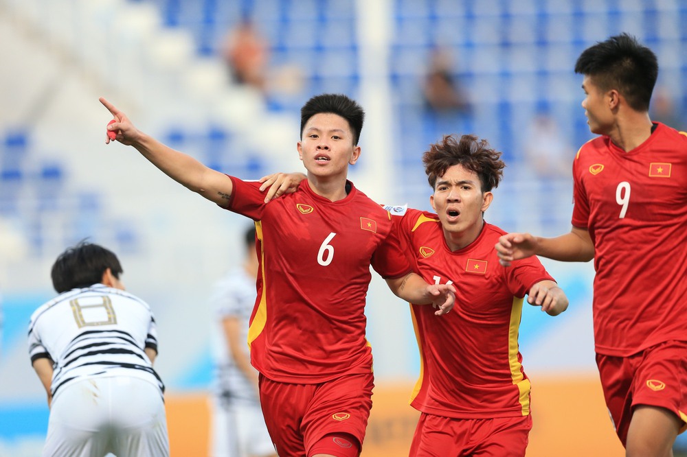 Coach Gong created a very different U23 Vietnam, playing against Korea & Thailand is not afraid - Photo 1.