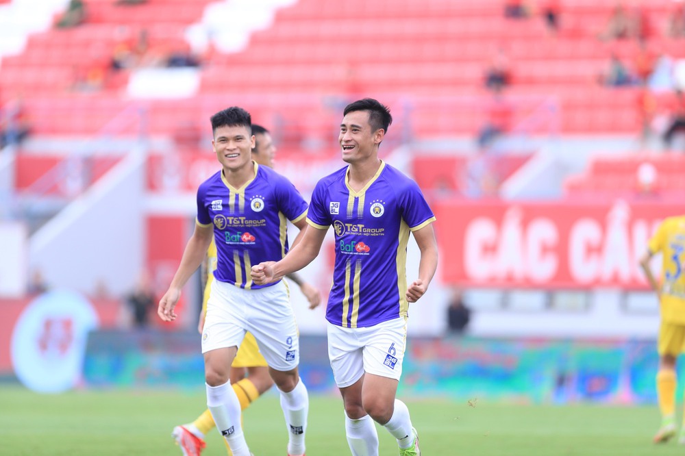 TRỰC TIẾP Hà Nội FC 2-0 HAGL: Đoàn quân bầu Đức liên tục nhận trái đắng từ quá sớm - Ảnh 1.