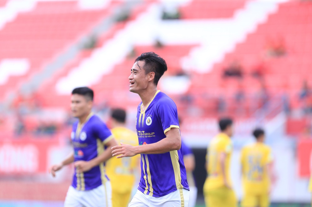 TRỰC TIẾP Hà Nội FC 2-0 HAGL: Đoàn quân bầu Đức liên tục nhận trái đắng từ quá sớm - Ảnh 1.