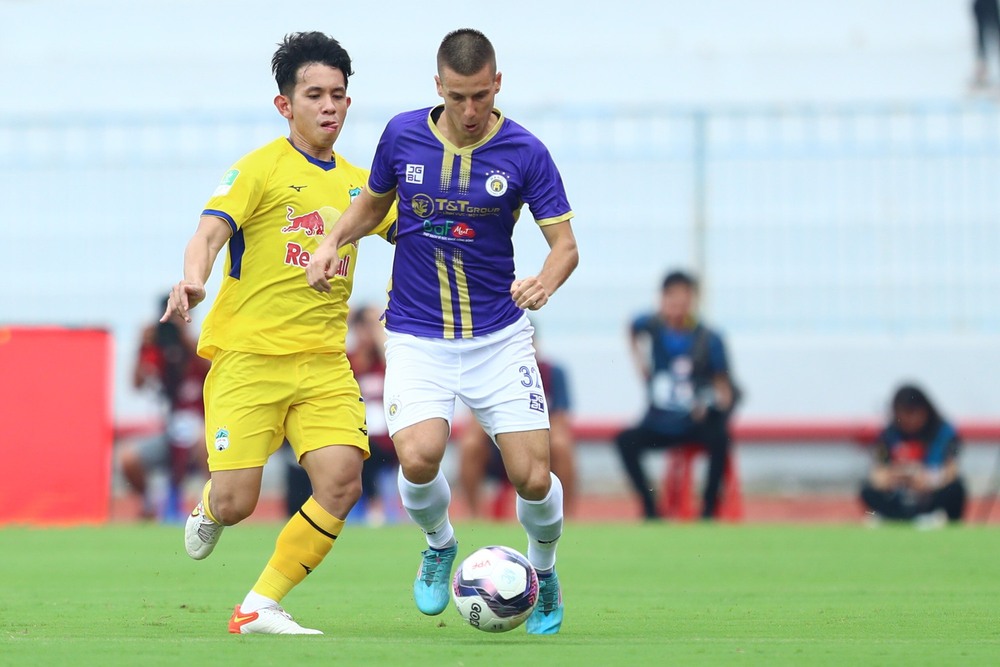 TRỰC TIẾP Hà Nội FC 2-0 HAGL: Đoàn quân bầu Đức liên tục nhận trái đắng từ quá sớm - Ảnh 2.