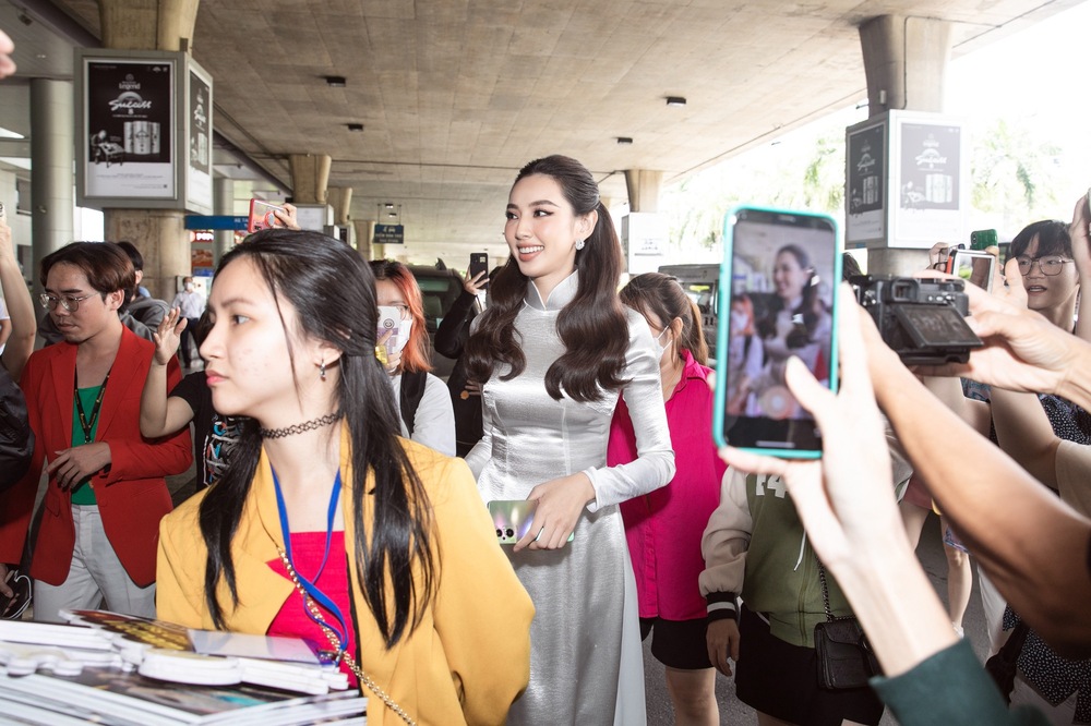 Thùy Tiên đón chủ tịch Miss Grand International sang thăm Việt Nam - Ảnh 2.
