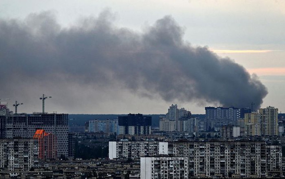 Nga ồ ạt dội hỏa lực tại Donbass nhằm phá vỡ hệ thống phòng thủ của Ukraine - Ảnh 1.