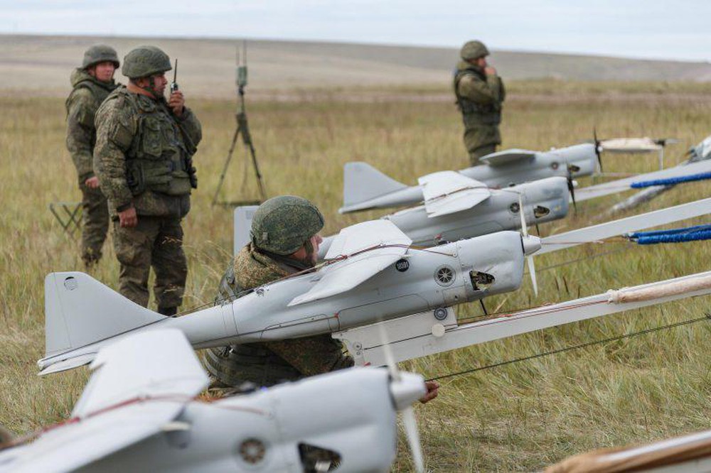 Gợi ý về vụ thợ săn UAV bị ném đá, chuyên gia chỉ ra vấn đề nghiêm trọng mà Quân đội Nga sắp phải đối mặt?  - Ảnh 2.