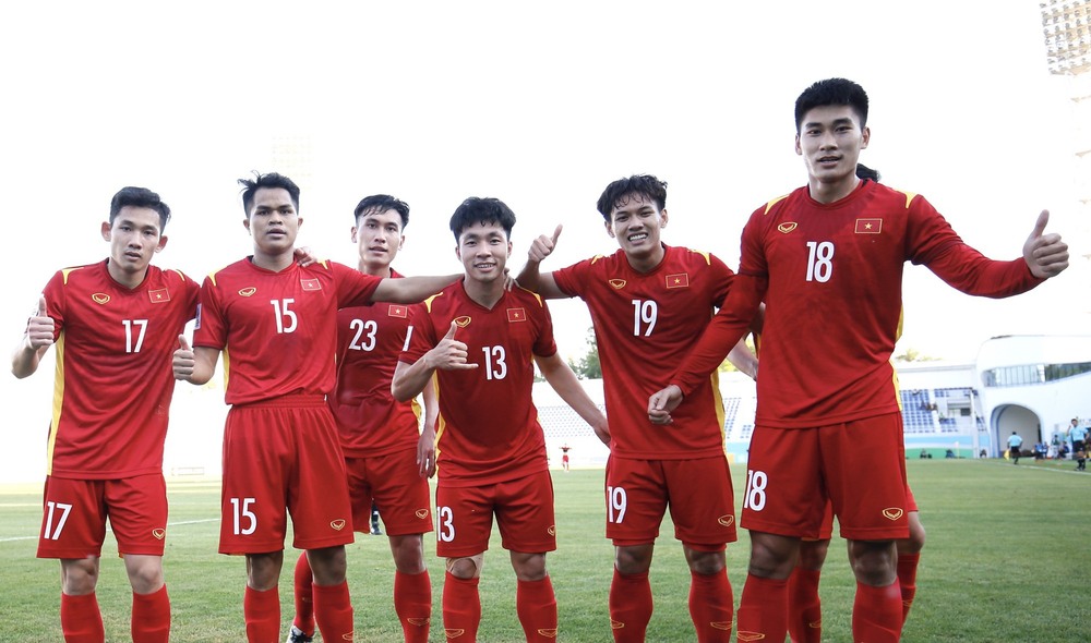 TRỰC TIẾP U23 Việt Nam 1-0 U23 Malaysia: Nhâm Mạnh Dũng đánh đầu dũng mãnh mở tỉ số - Ảnh 1.