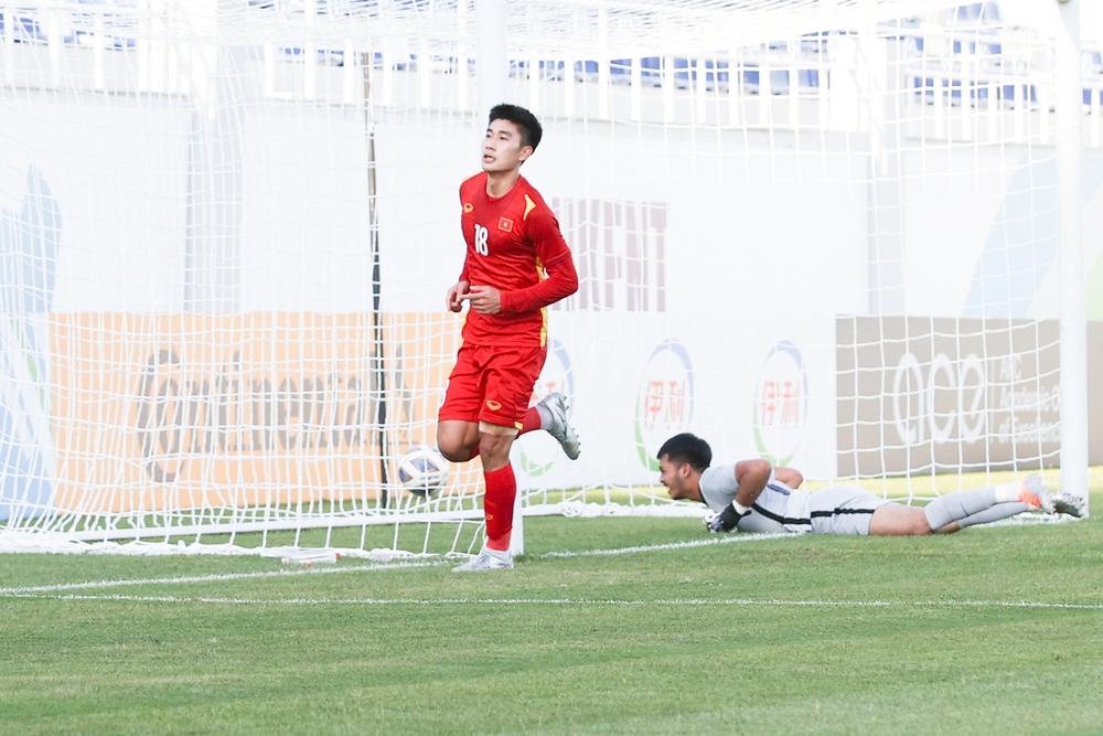 Reaching for the quarterfinals, U23 Vietnam made a big surprise... for Mr. Park - Photo 3.
