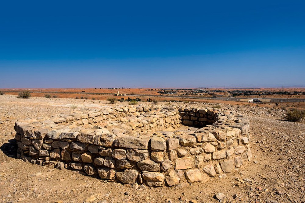 Kỳ quan cổ đại được tìm thấy ở sa mạc Ả Rập - Ảnh 5.