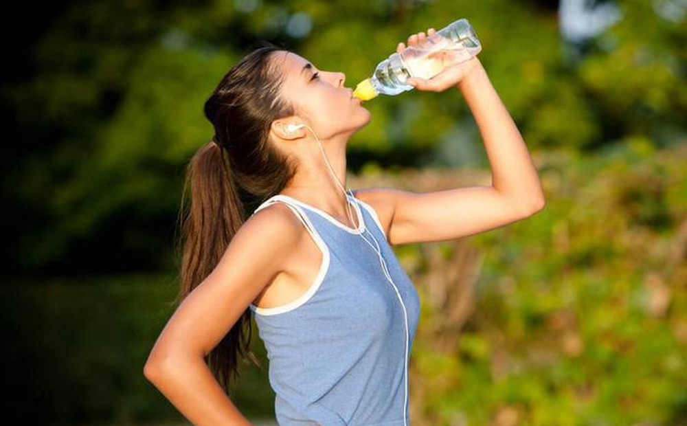Lần nào uống nước cũng thấy cơ thể có 5 tín hiệu lạ, bạn cần khám ung thư khẩn cấp