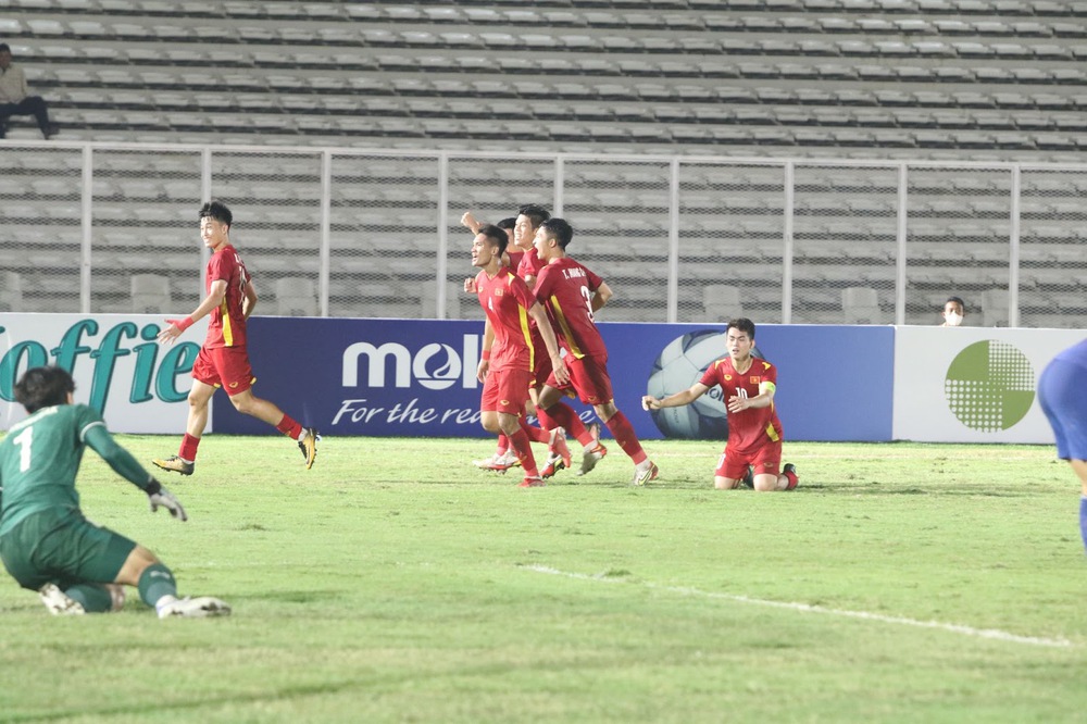 TRỰC TIẾP: U19 Việt Nam và U19 Thái Lan cùng nhau đi tiếp, U19 Indonesia bị loại sớm - Ảnh 4.