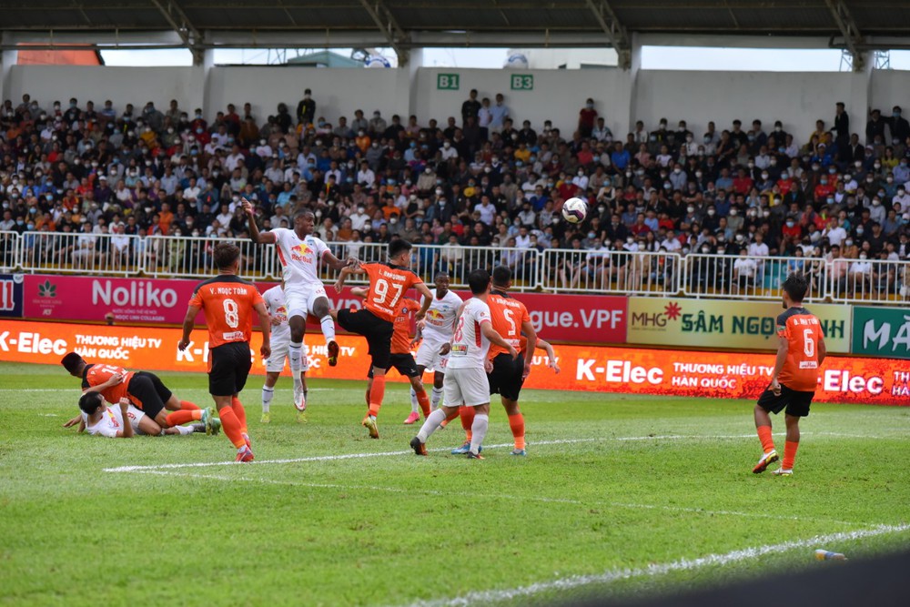 TRỰC TIẾP Bóng đá HAGL 1-0 Đà Nẵng: Công Phượng lập siêu phẩm cho HAGL - Ảnh 1.