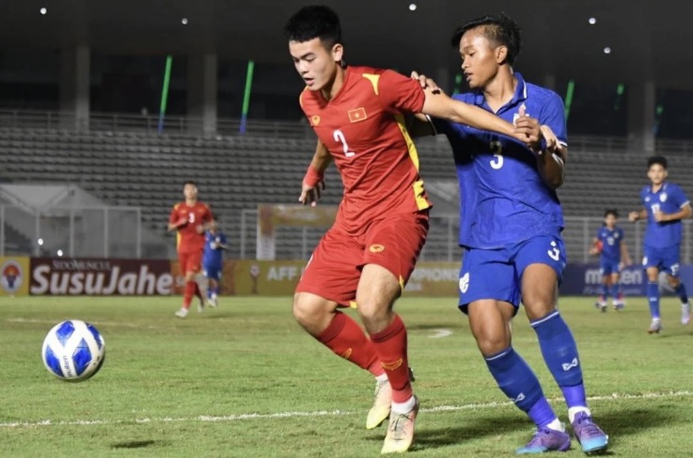 HLV Thái Lan vui sướng, hồ hởi khi đội nhà dắt tay U19 Việt Nam vào bán kết - Ảnh 1.