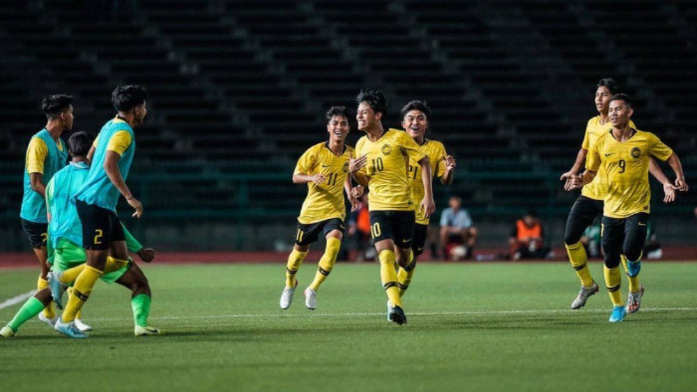 HLV Thái Lan vui sướng, hồ hởi khi đội nhà dắt tay U19 Việt Nam vào bán kết - Ảnh 2.