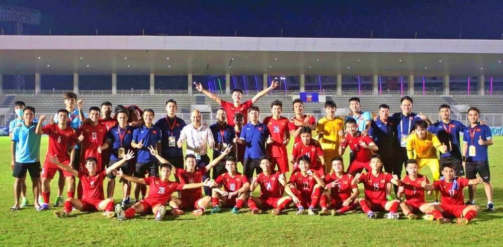 U19 Việt Nam vào bán kết U19 Đông Nam Á, nhưng HLV Đinh Thế Nam chưa hài lòng - Ảnh 1.