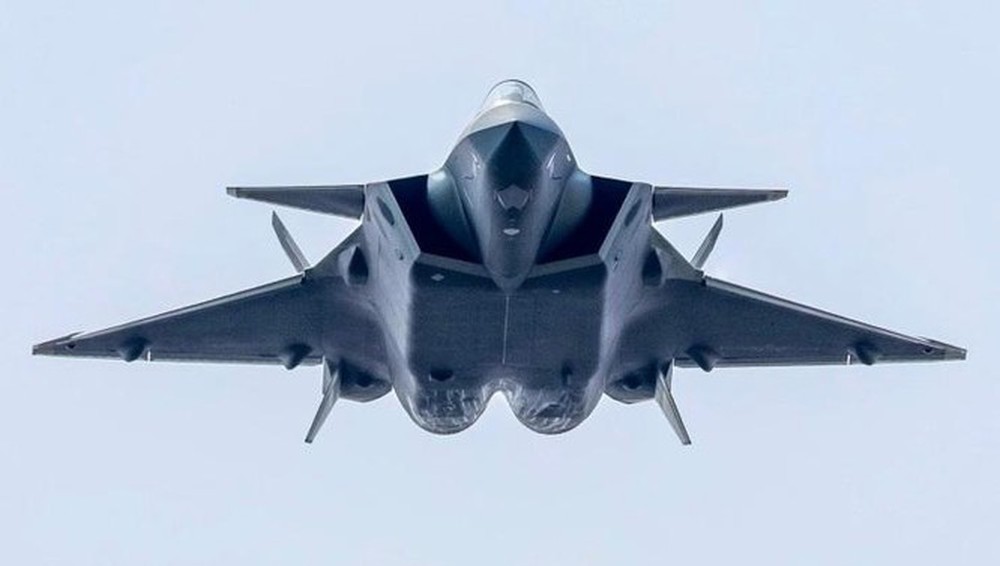 J-20AS: Máy bay chiến đấu thế hệ thứ 5 hai chỗ ngồi đầu tiên trên thế giới của Trung Quốc - Ảnh 2.