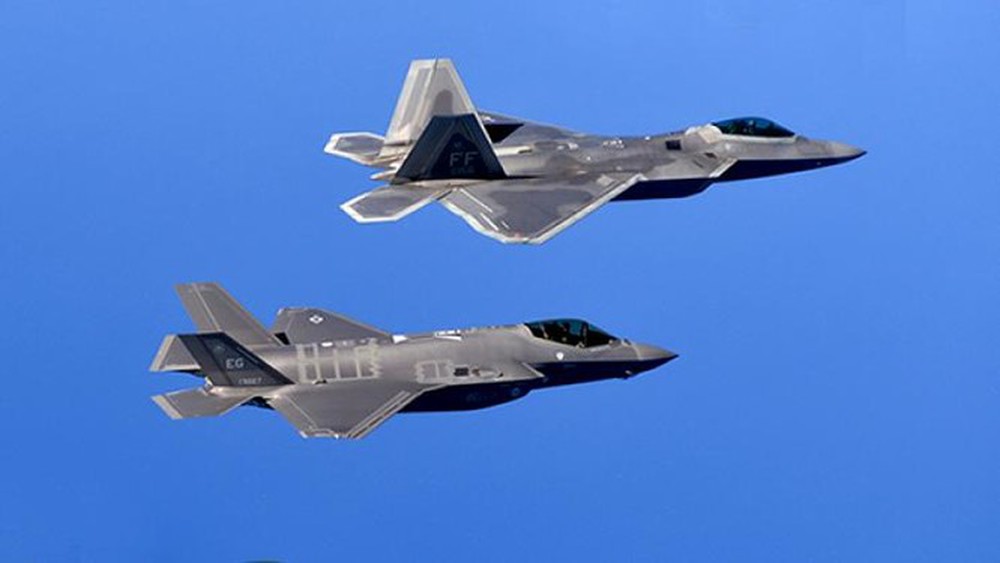 F-35 vs F-22: Khi khả năng tác chiến điện tử đánh bại sự cơ động - Ảnh 1.