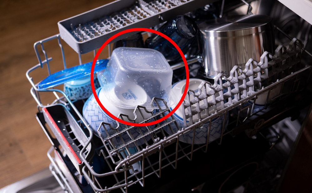 Hộp nhựa cho vào máy rửa bát nhưng vẫn không sạch: Nguyên nhân thật sự không mấy ai để ý