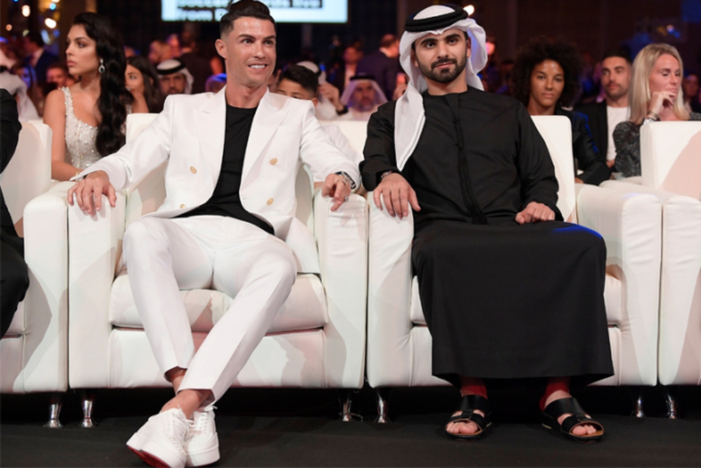 CLB Saudi sẵn sàng chi 300 triệu USD mời Ronaldo - Ảnh 1.