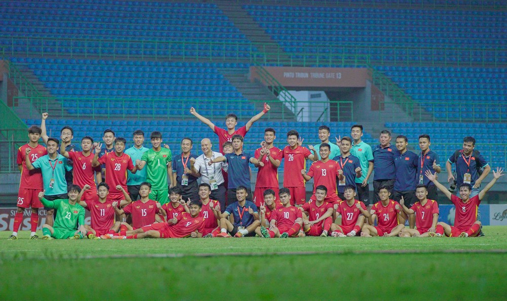 Thủ môn toả sáng, U19 Việt Nam nghẹt thở đánh bại U19 Thái Lan trong loạt đá luân lưu 11m - Ảnh 3.