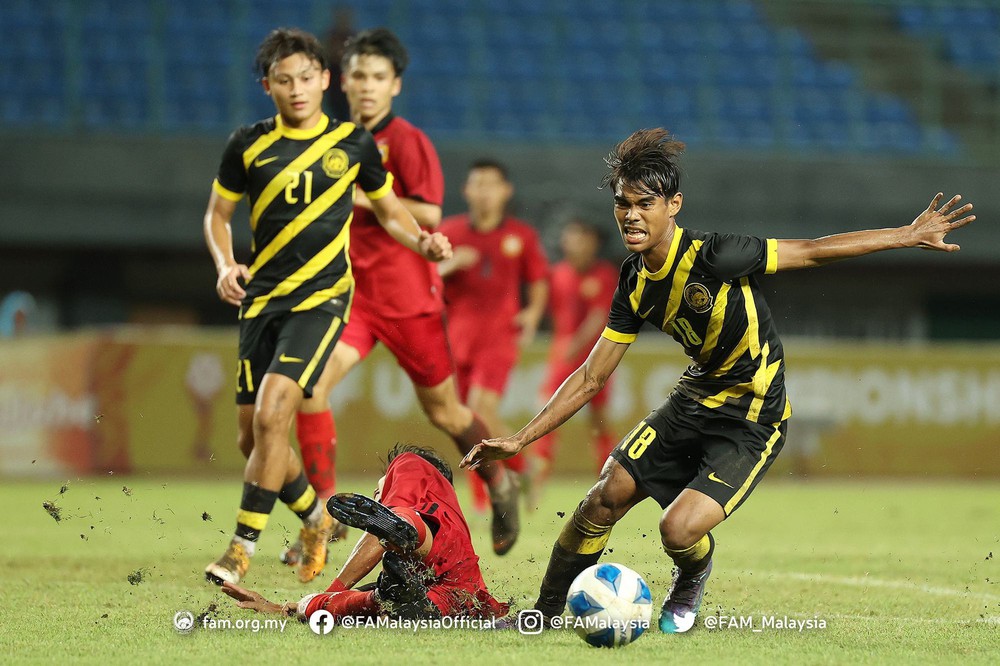 U19 Việt Nam đánh bại U19 Thái Lan trong loạt đá 11m; U19 Lào lỡ cơ hội làm nên lịch sử - Ảnh 3.