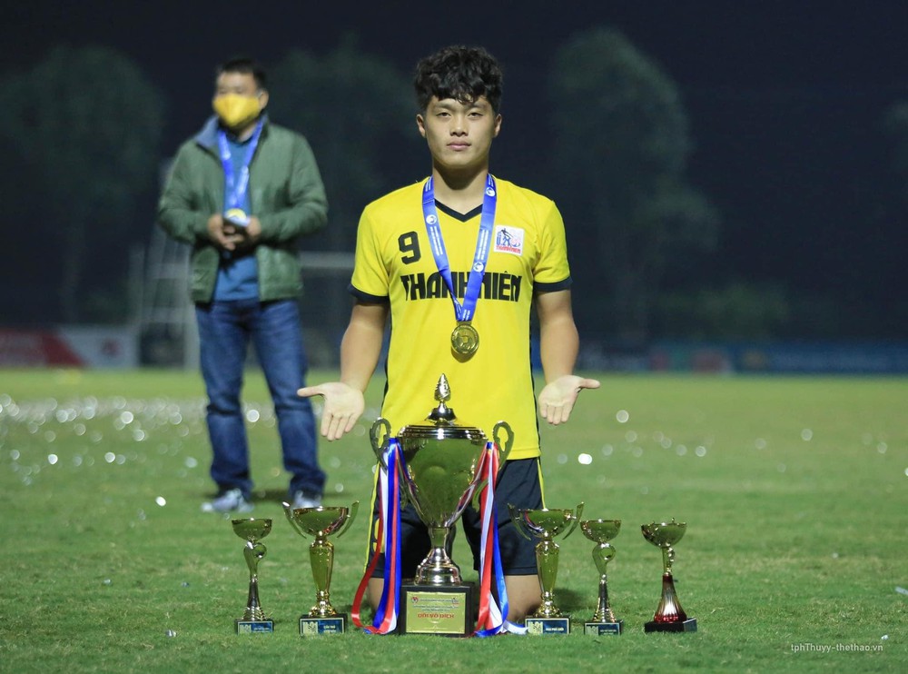 Quốc Việt là vua phá lưới U19 Đông Nam Á: Xứng danh siêu nhân giải trẻ! - Ảnh 4.