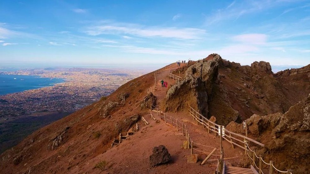 Miệng núi lửa Vesuvius - nơi không dành cho du khách thích selfie - Ảnh 1.