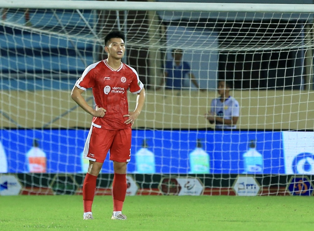 TRỰC TIẾP Nam Định 1-0 Viettel: Sao trẻ của thầy Park đá phản lưới nhà - Ảnh 1.