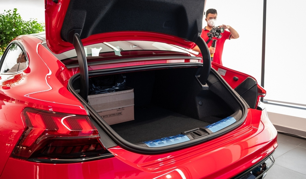 Ra mắt Audi e-tron GT tại Việt Nam: Giá từ 5,2 tỷ đồng, cạnh tranh trực tiếp Porsche Taycan - Ảnh 12.