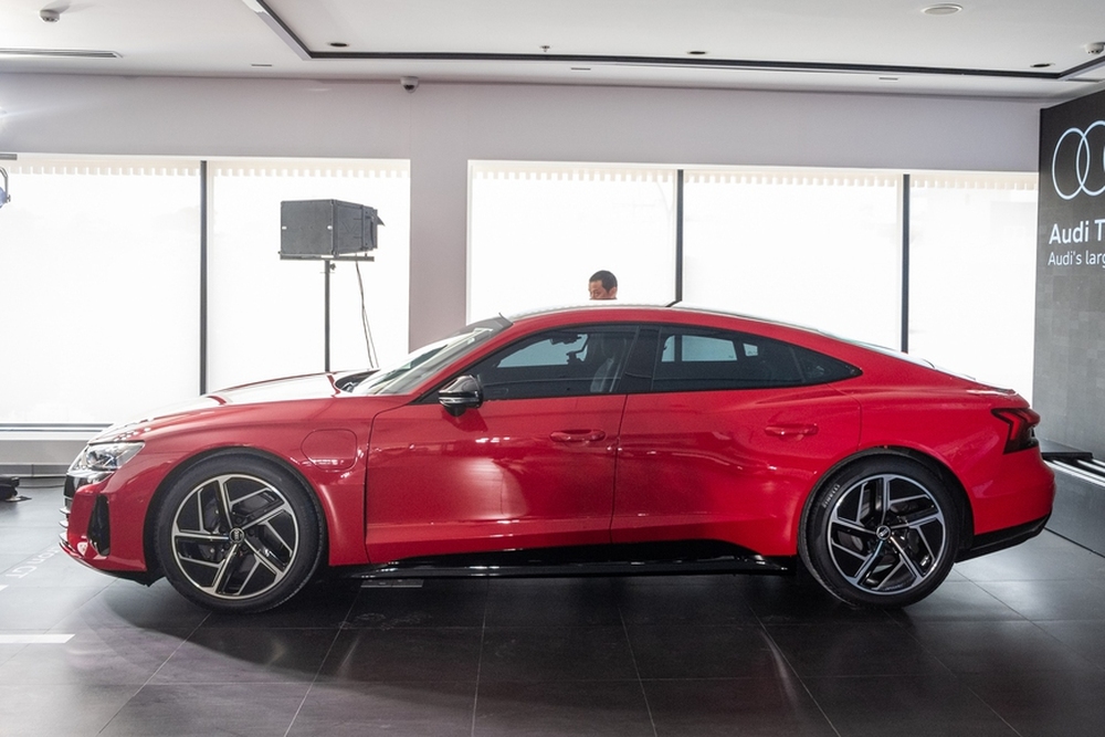 Ra mắt Audi e-tron GT tại Việt Nam: Giá từ 5,2 tỷ đồng, cạnh tranh trực tiếp Porsche Taycan - Ảnh 6.