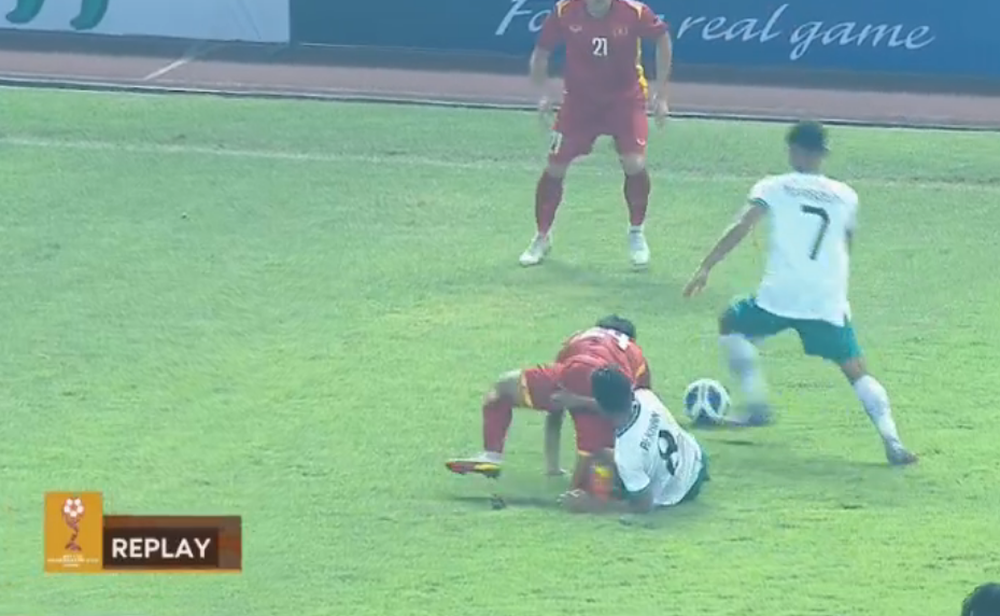 TRỰC TIẾP U19 Việt Nam 0-0 U19 Indonesia: Cầu thủ Indonesia chơi rắn, liên tục phạm lỗi - Ảnh 1.