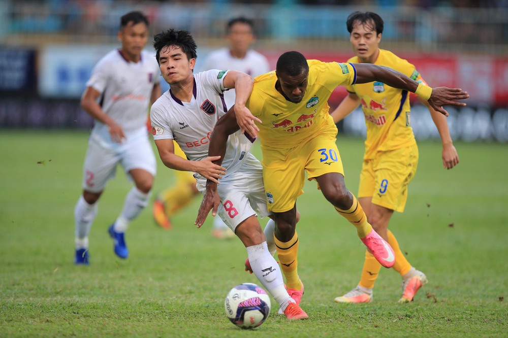 TRỰC TIẾP Hà Nội FC 1-1 Sài Gòn FC: Thành Chung khiến chủ nhà phải chịu 11m - Ảnh 3.