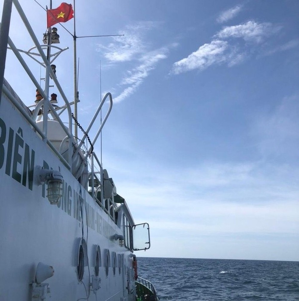 Bộ Quốc phòng điều động trực thăng tìm kiếm 8 ngư dân Bình Thuận - Ảnh 2.